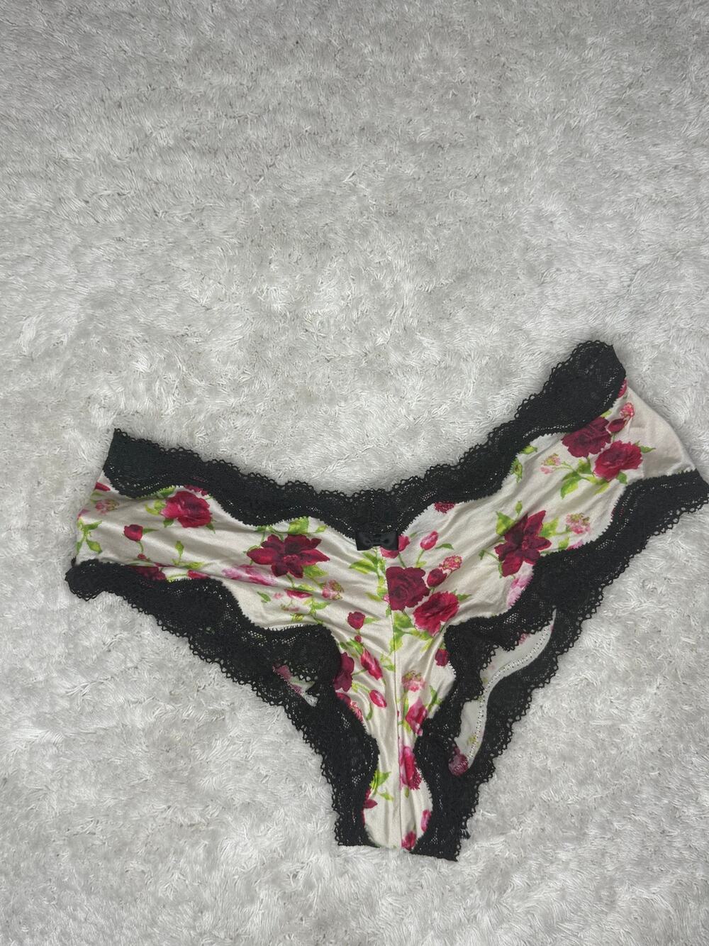 Victoria’s Secret Floral Lace Trim Cheeky Panty Black Lace Rose Print Size S Y2K
